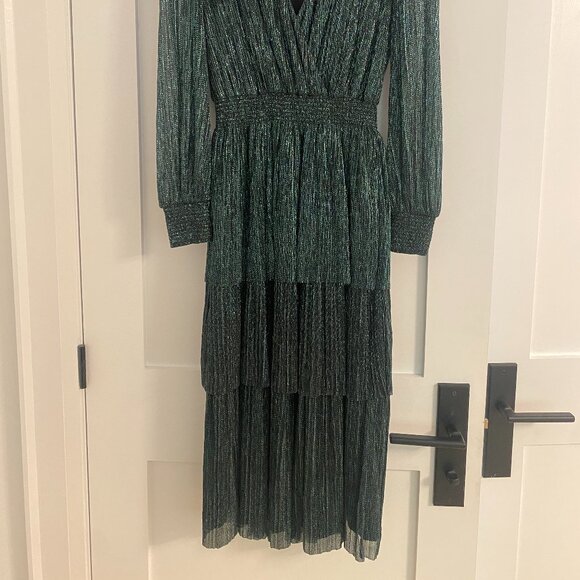 Ever New Metallic Green Pleated Tiered Midi Dress – Size US 4 - Picture 4 of 4